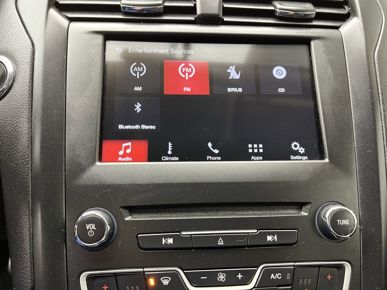 Used 2018 Ford Fusion SE w/ Equipment Group 201A FWD image 17