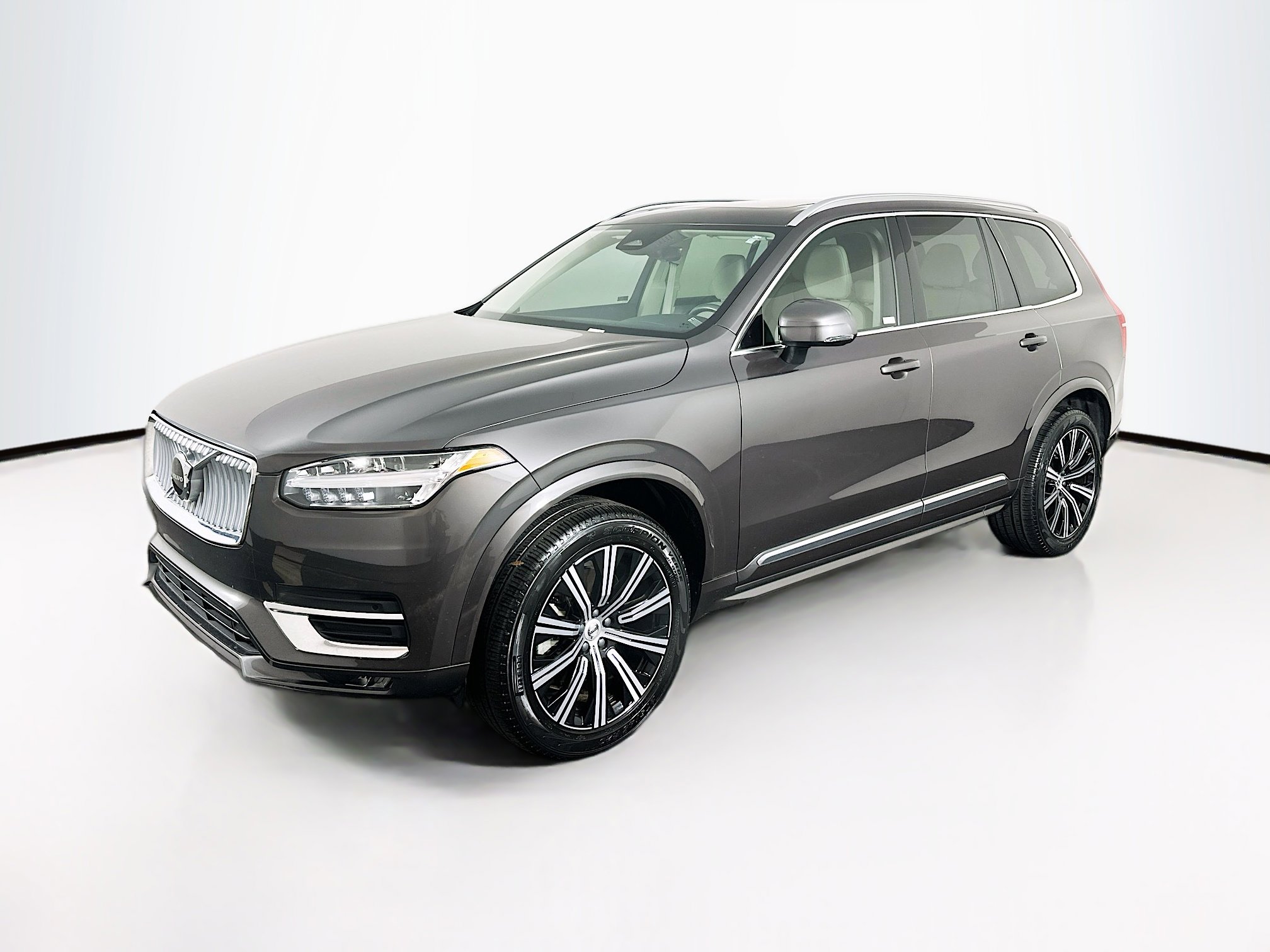 Used 2024 Volvo XC90 B5 Core w/ Protection Package Premier image 3
