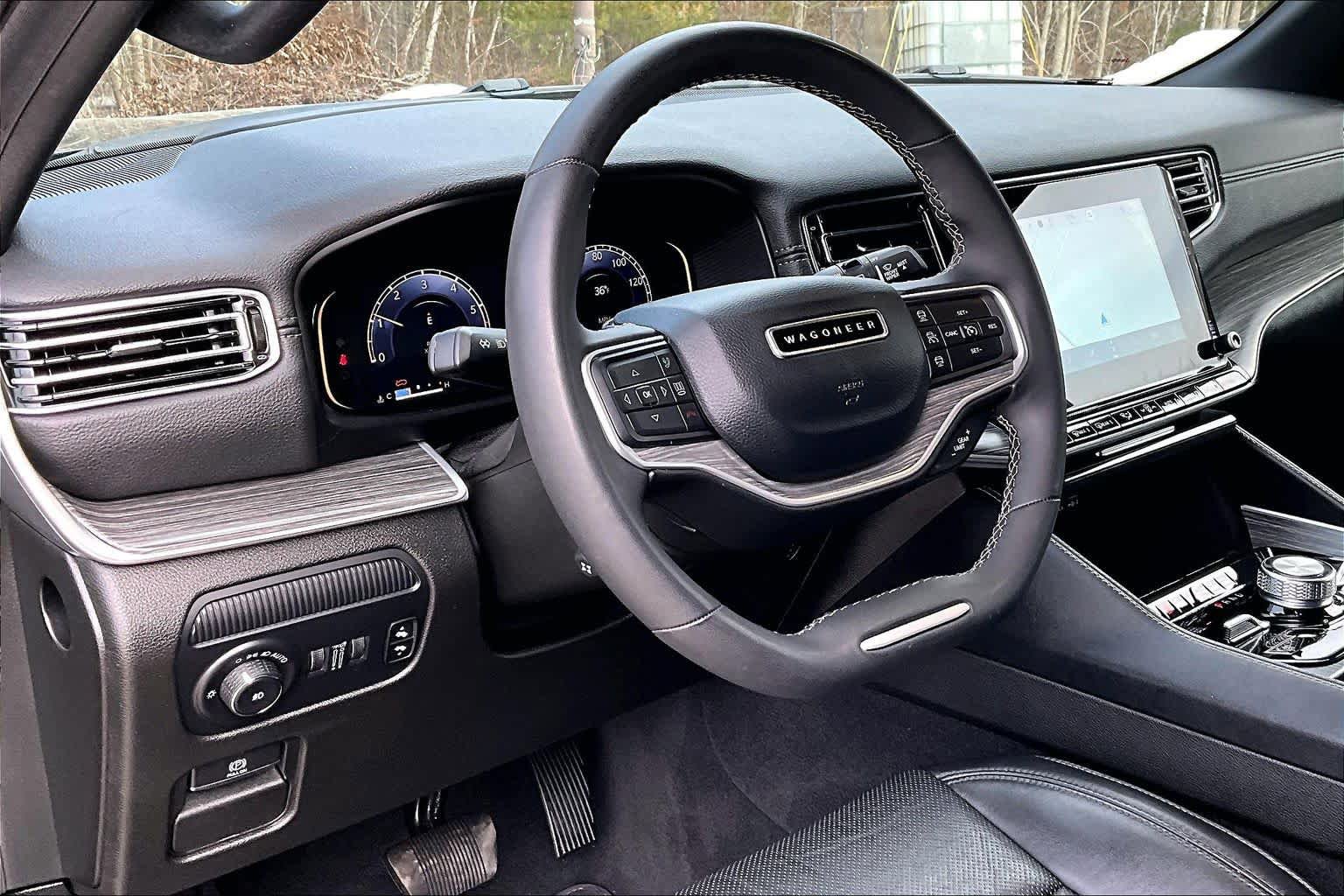 Used 2024 Jeep Wagoneer Series III w/ Flexible Seating Group AWD/4WD image 18
