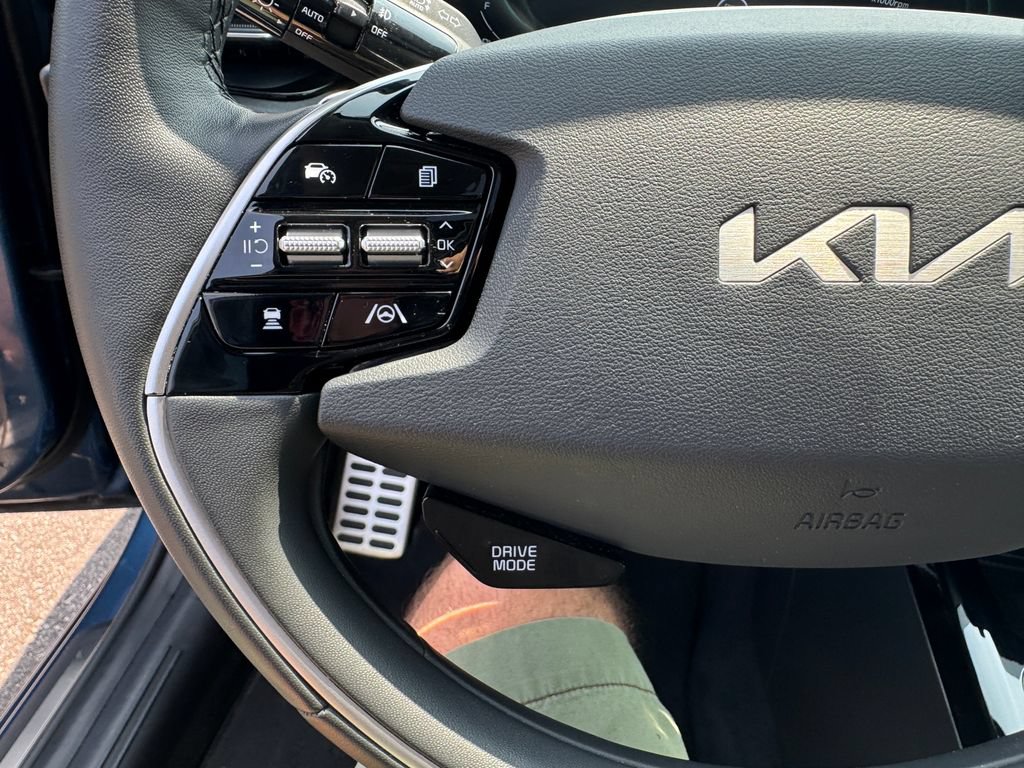 Used 2023 Kia Niro SX Touring FWD image 23