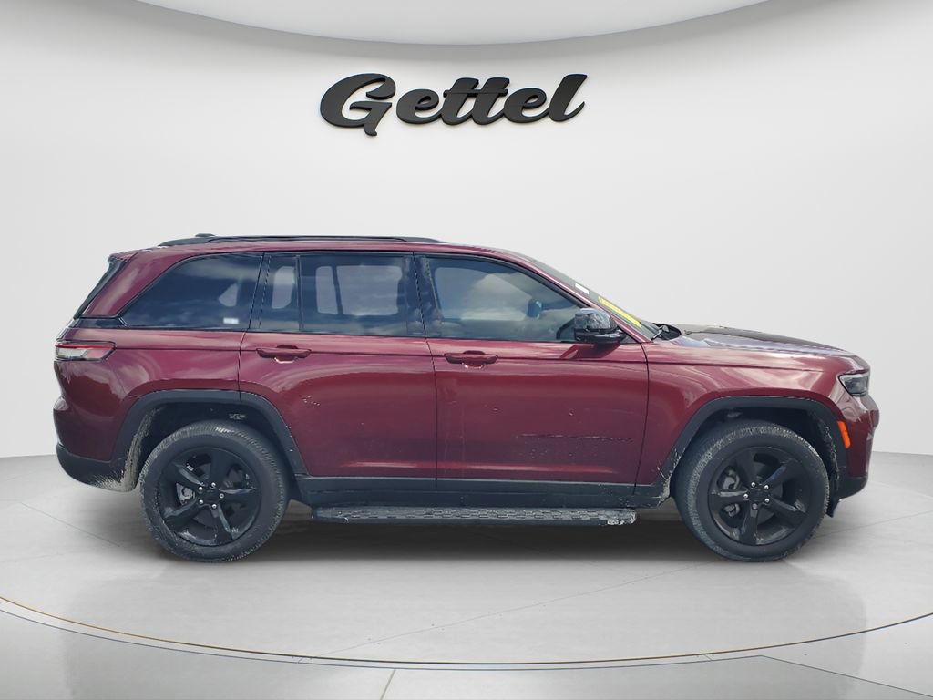 Used 2025 Jeep Grand Cherokee Altitude RWD image 4