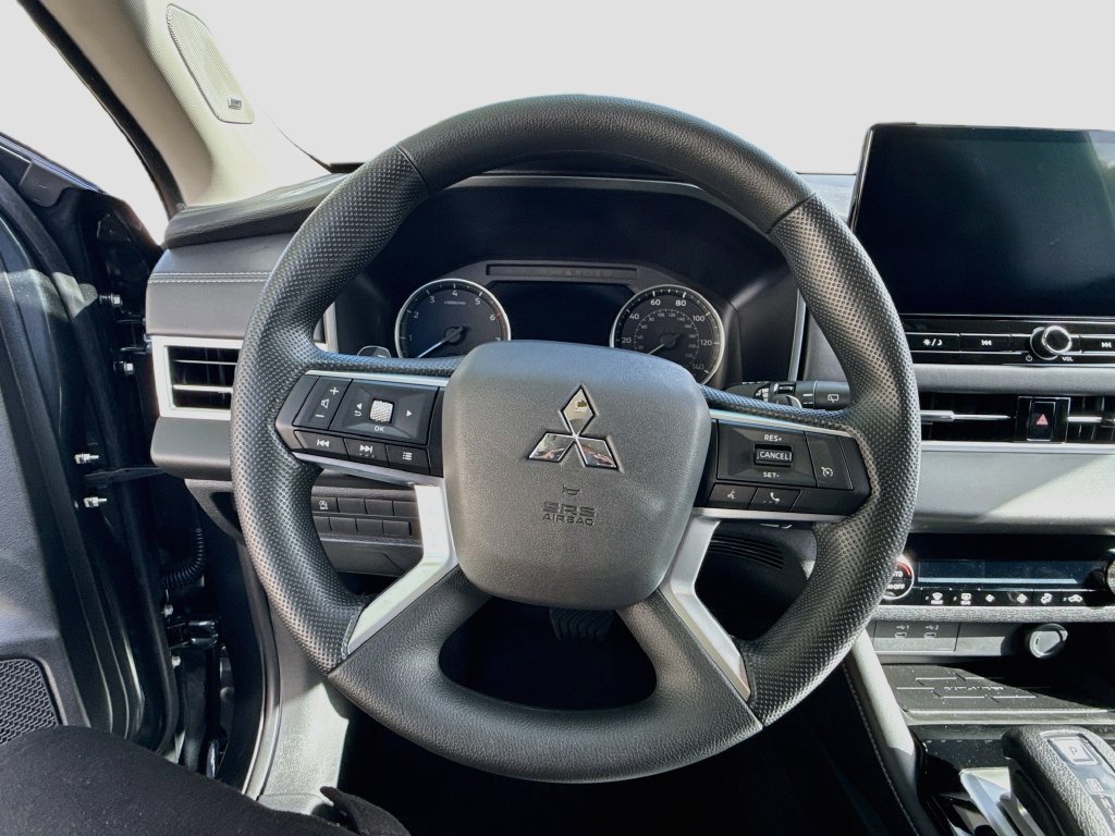 New 2026 Mitsubishi Outlander ES FWD image 11