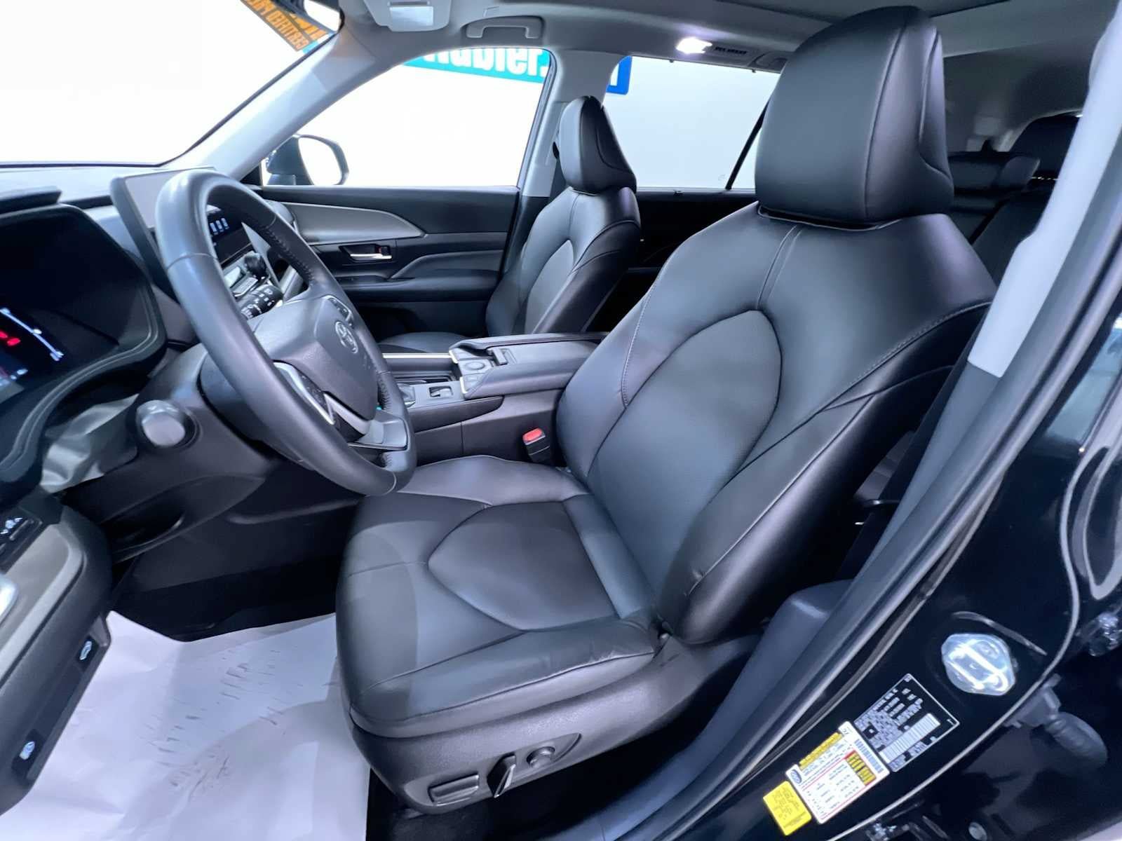 Used 2025 Toyota Grand Highlander AWD image 14