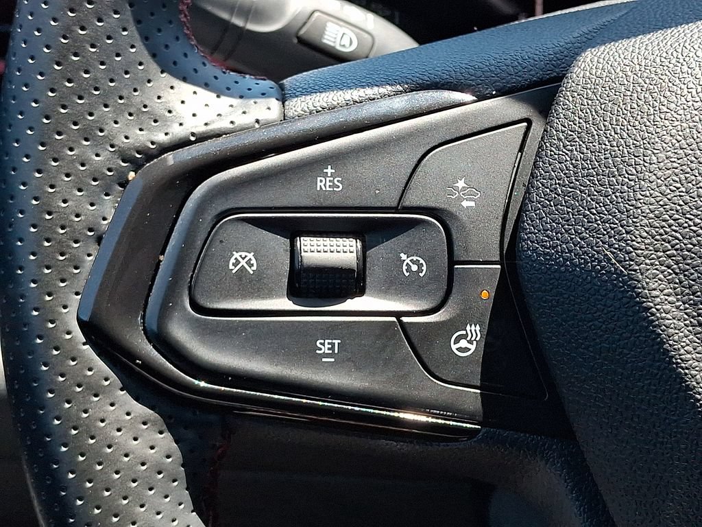 Certified 2024 Chevrolet Trax RS w/ Sunroof Package FWD image 23