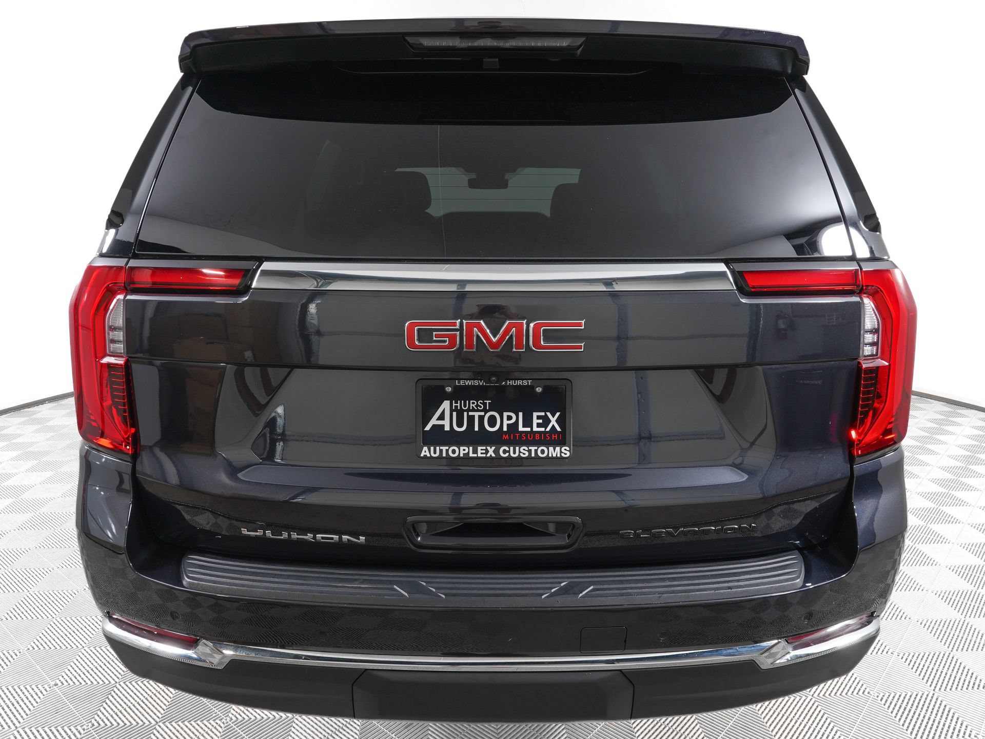 Used 2025 GMC Yukon Elevation AWD/4WD image 6