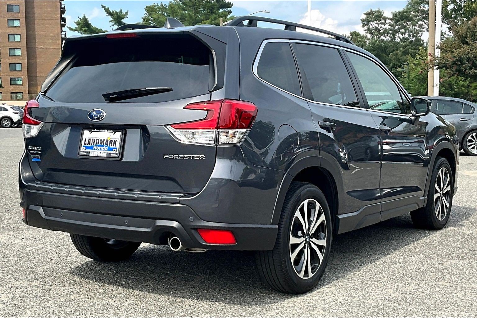 Used 2022 Subaru Forester Limited AWD/4WD image 2