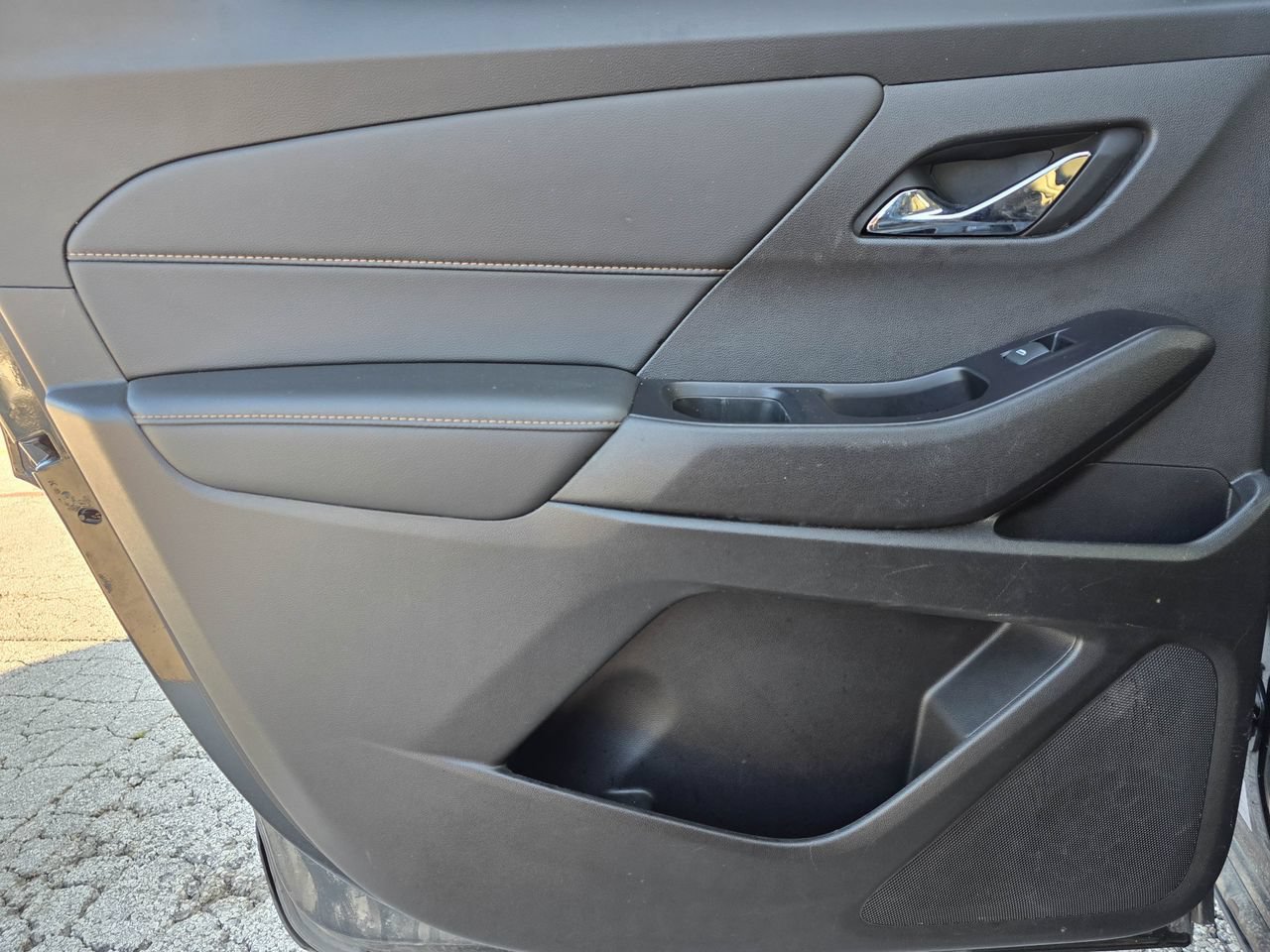 Used 2020 Chevrolet Traverse RS FWD image 11