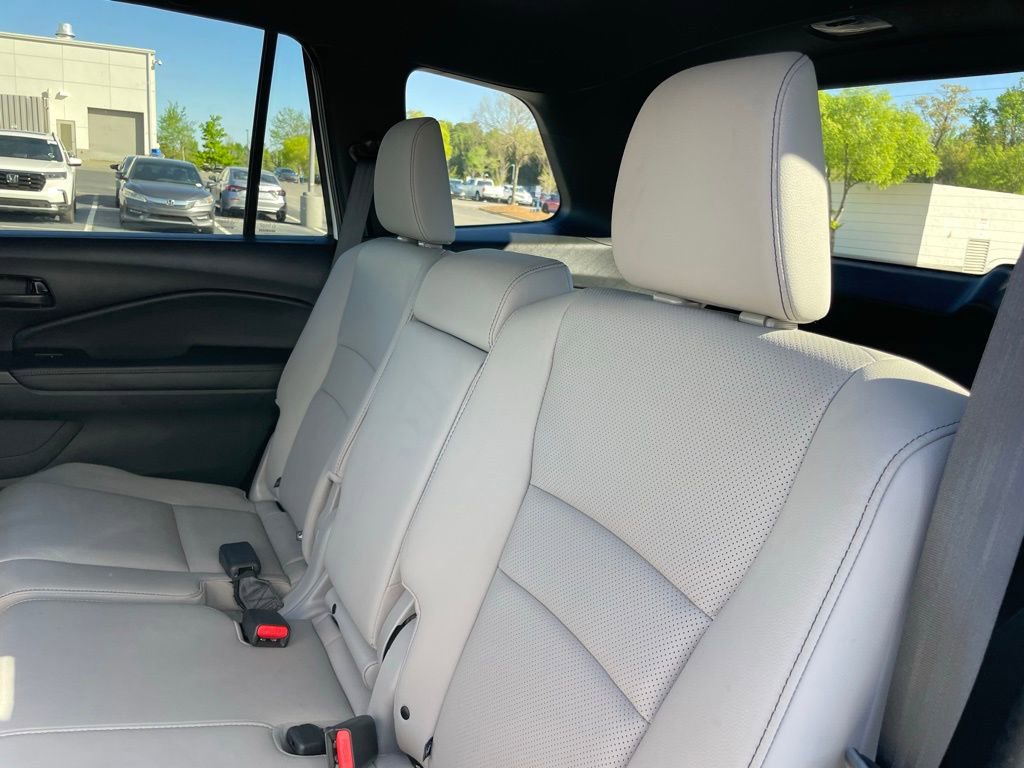 Certified 2025 Honda Passport EX-L image 40