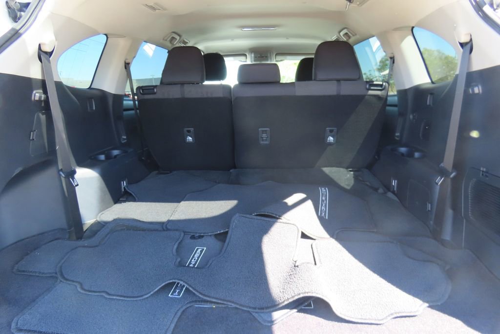 Certified 2022 Toyota Highlander L image 27