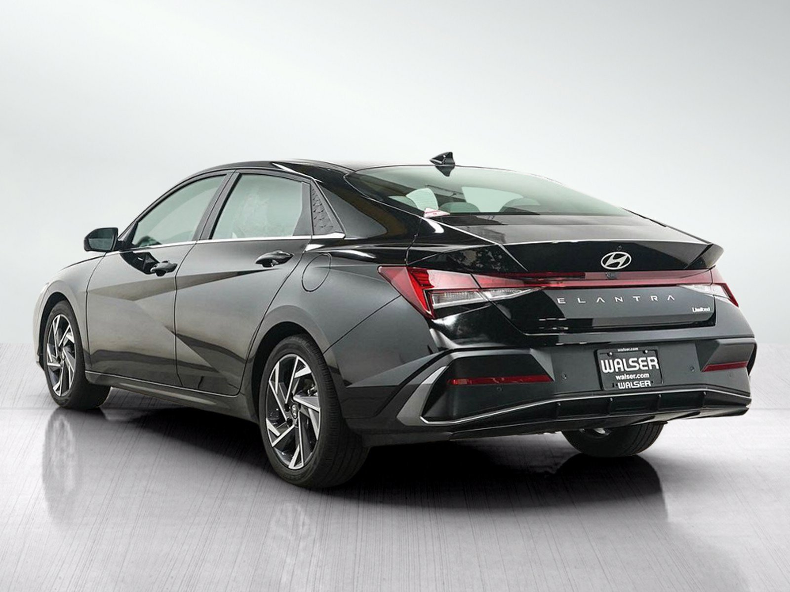Used 2024 Hyundai Elantra Limited FWD image 3