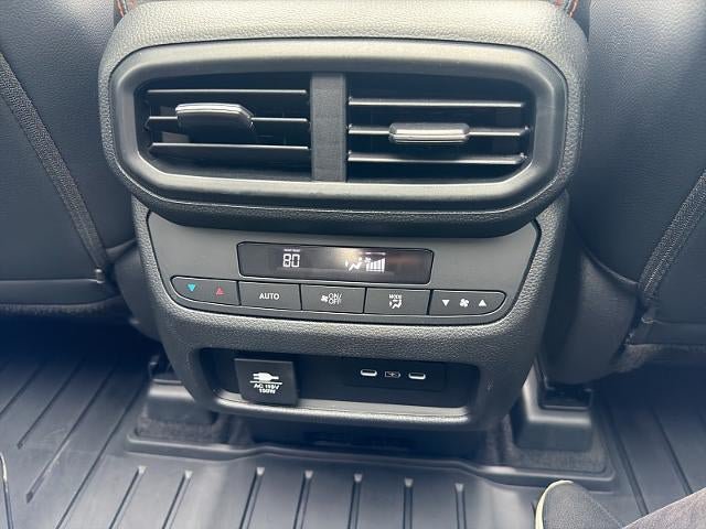 Used 2025 Honda Pilot TrailSport image 19
