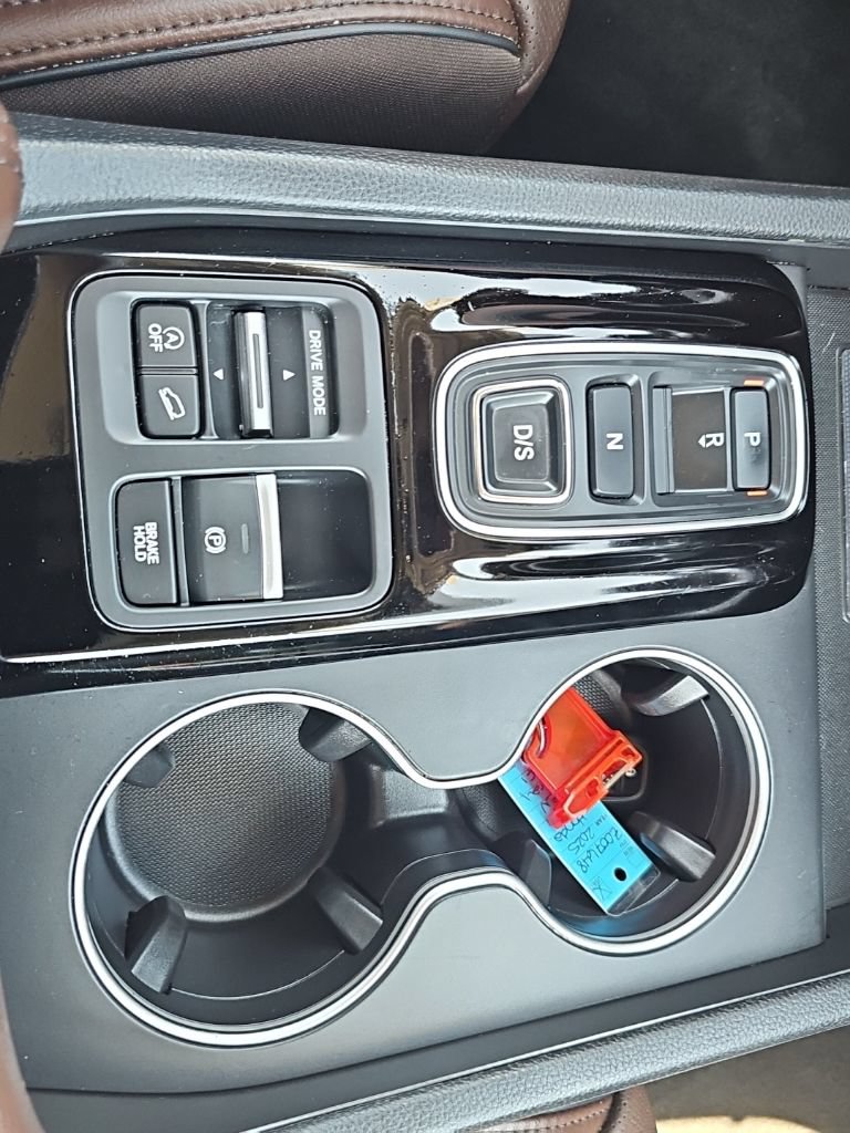 Used 2025 Honda Pilot Elite image 8
