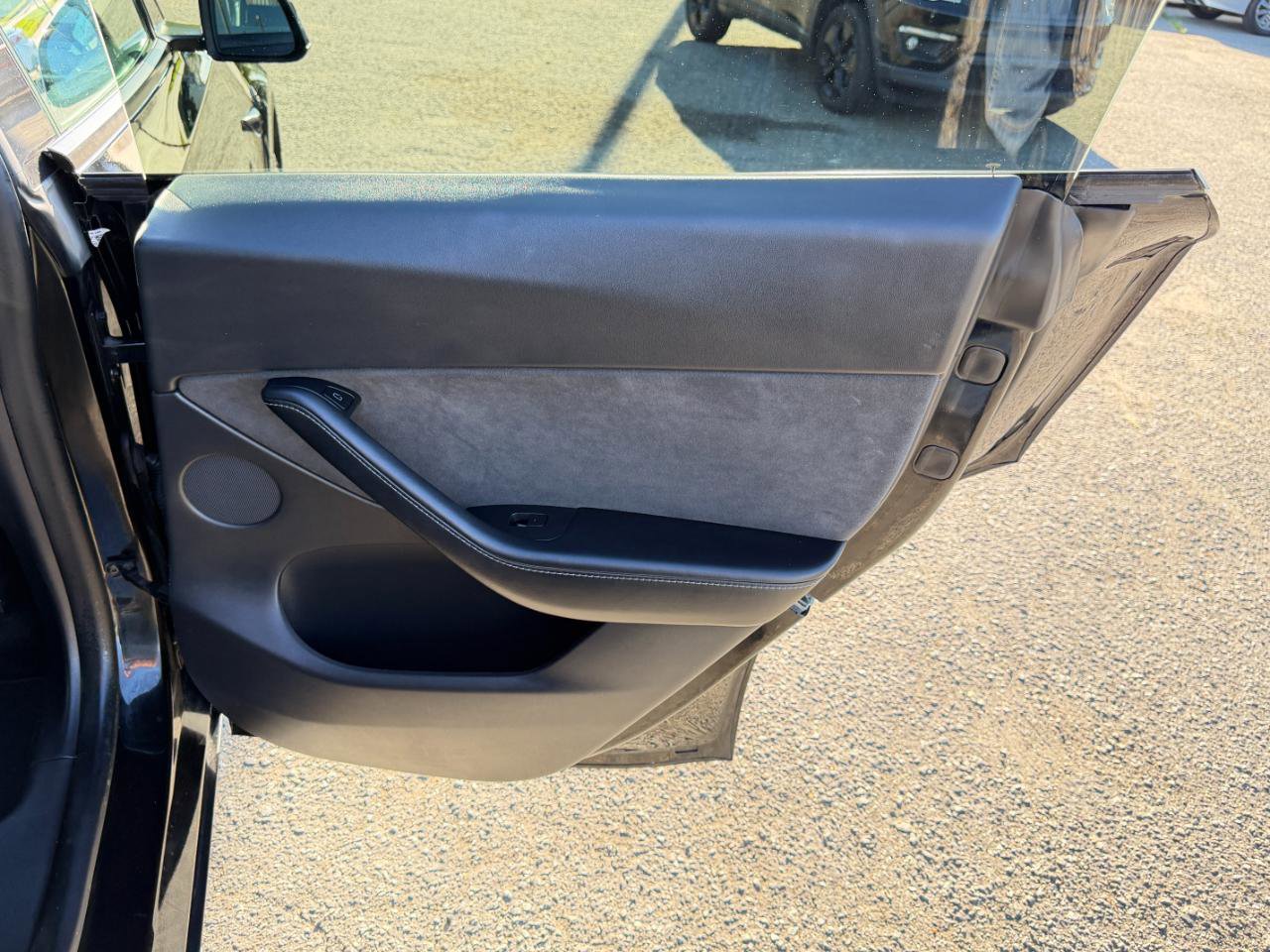 Used 2021 Tesla Model Y Long Range AWD/4WD image 40