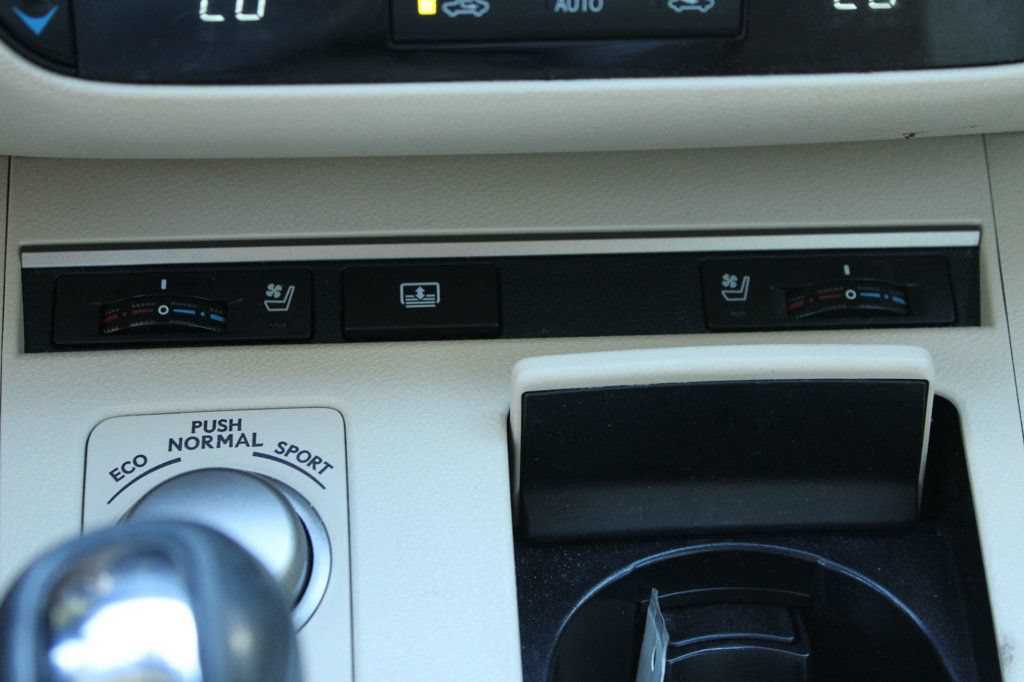 Used 2014 Lexus ES 300h w/ Luxury Package w/Bamboo Trim FWD image 19