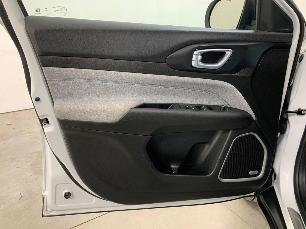 Used 2025 Jeep Compass Latitude w/ Sun & Sound Group image 6