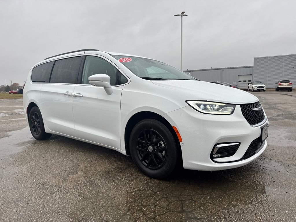 Used 2022 Chrysler Pacifica Touring-L image 7