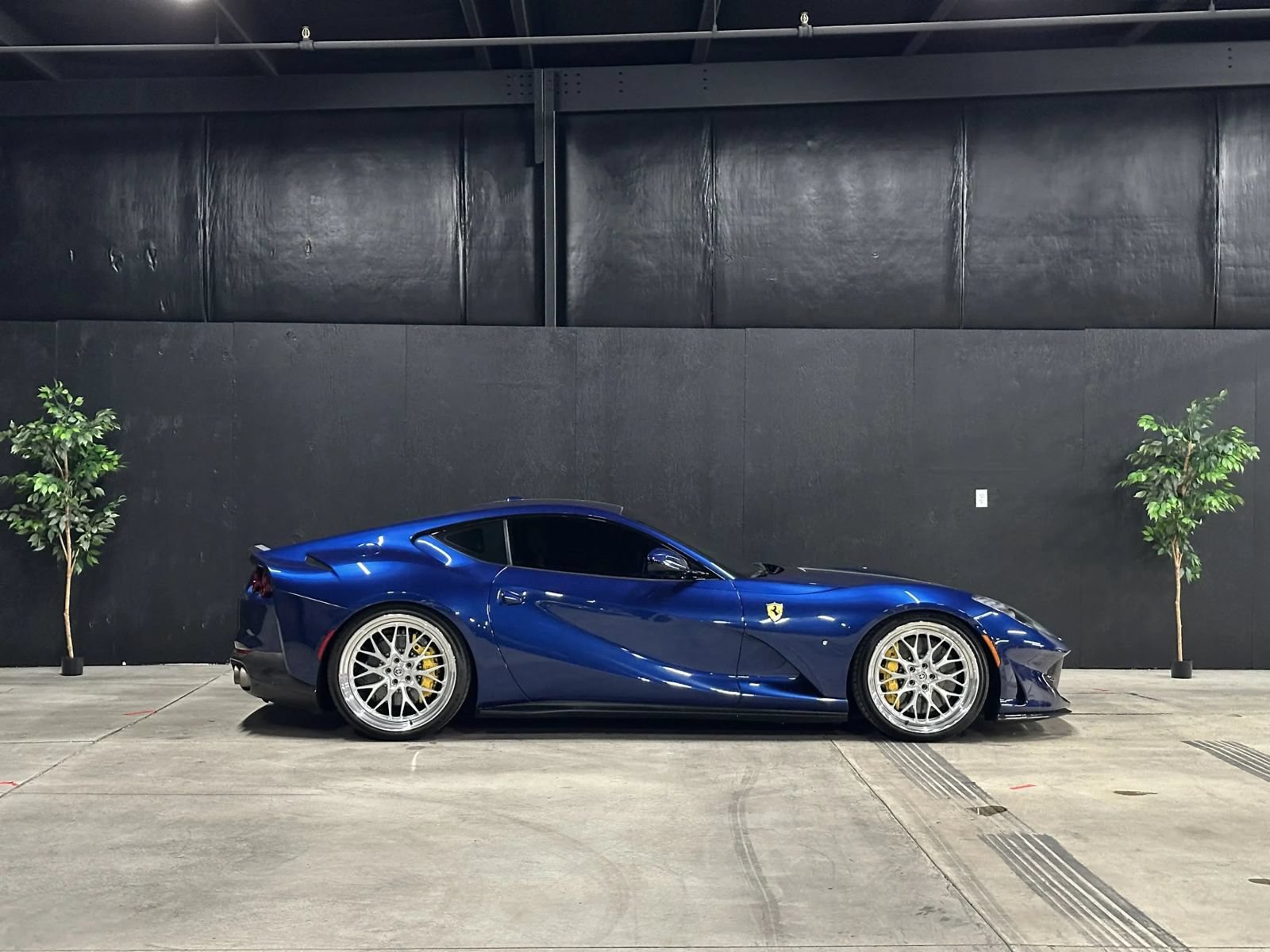 Used 2018 Ferrari 812 Superfast RWD image 28