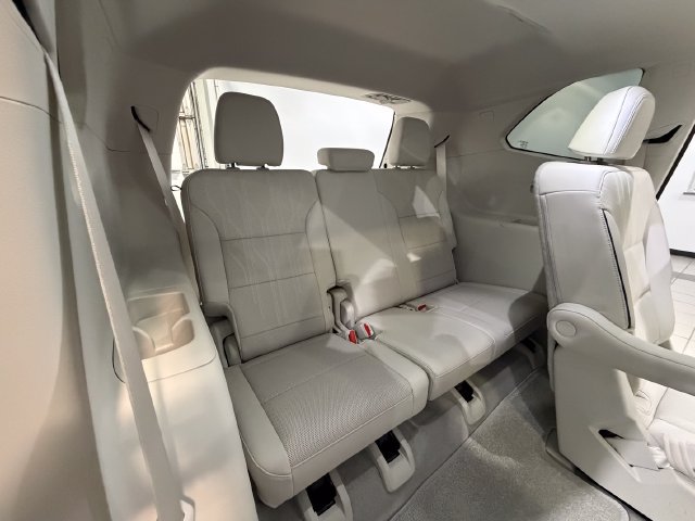 Used 2025 Buick Enclave Avenir w/ Super Cruise Package FWD image 11