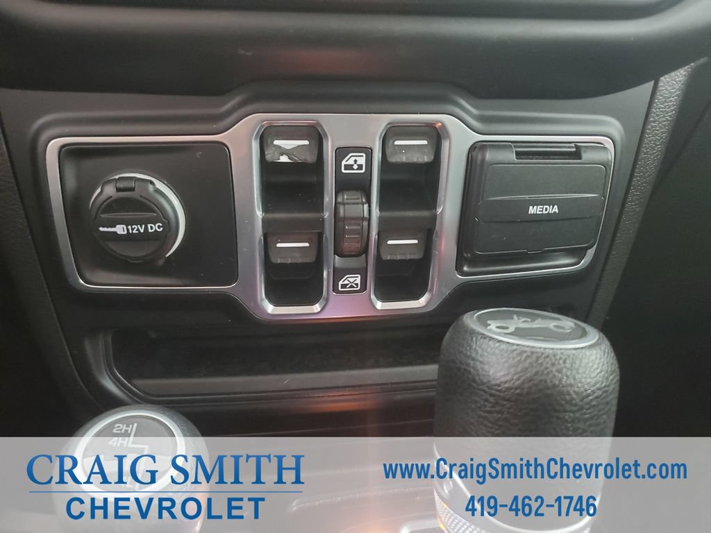 Used 2019 Jeep Wrangler Unlimited Sahara w/ Cold Weather Group AWD/4WD image 28