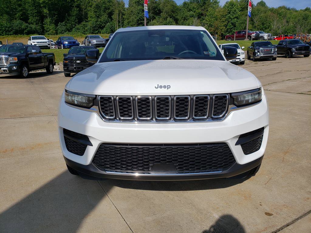 Certified 2023 Jeep Grand Cherokee Laredo w/ Luxury Tech Group I AWD/4WD image 8