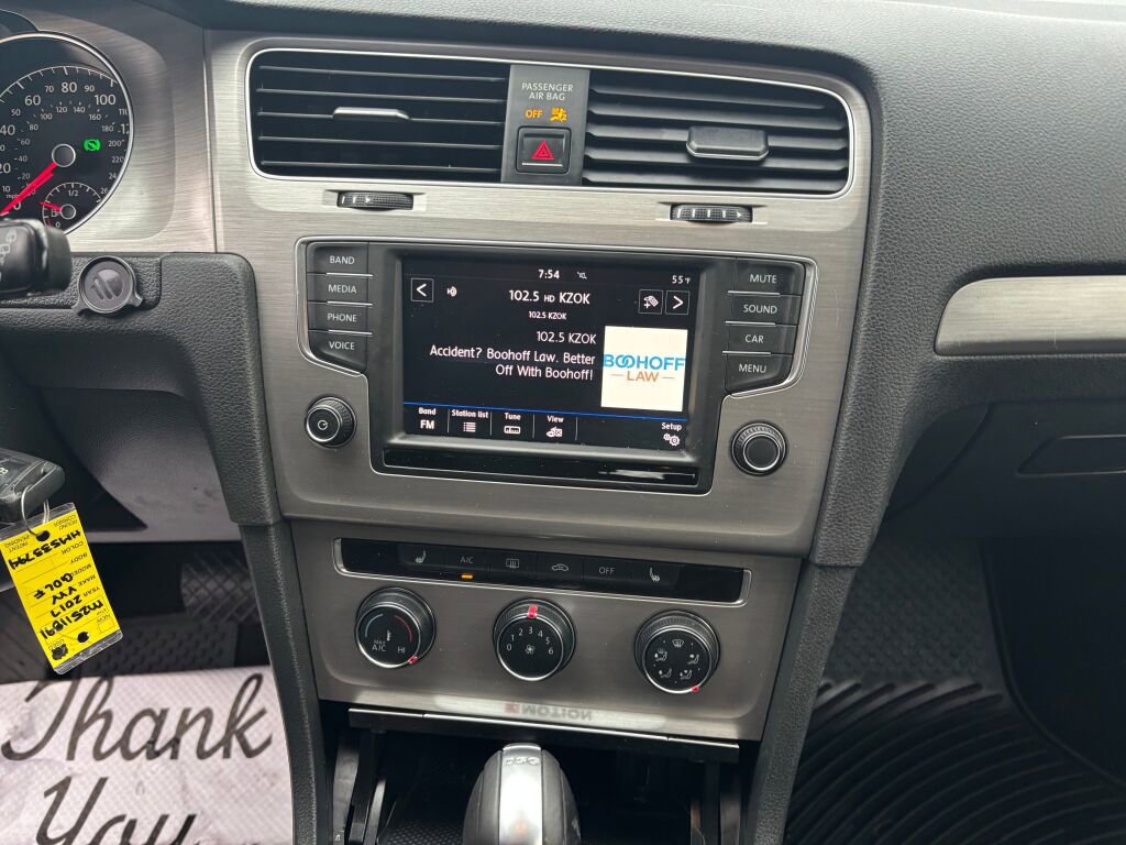 Used 2017 Volkswagen Golf S image 15