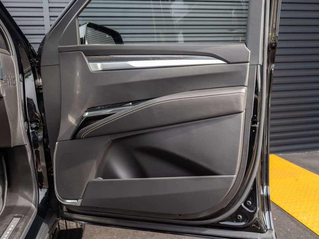 Used 2026 Cadillac Escalade V w/ LPO, ONYX Package image 32