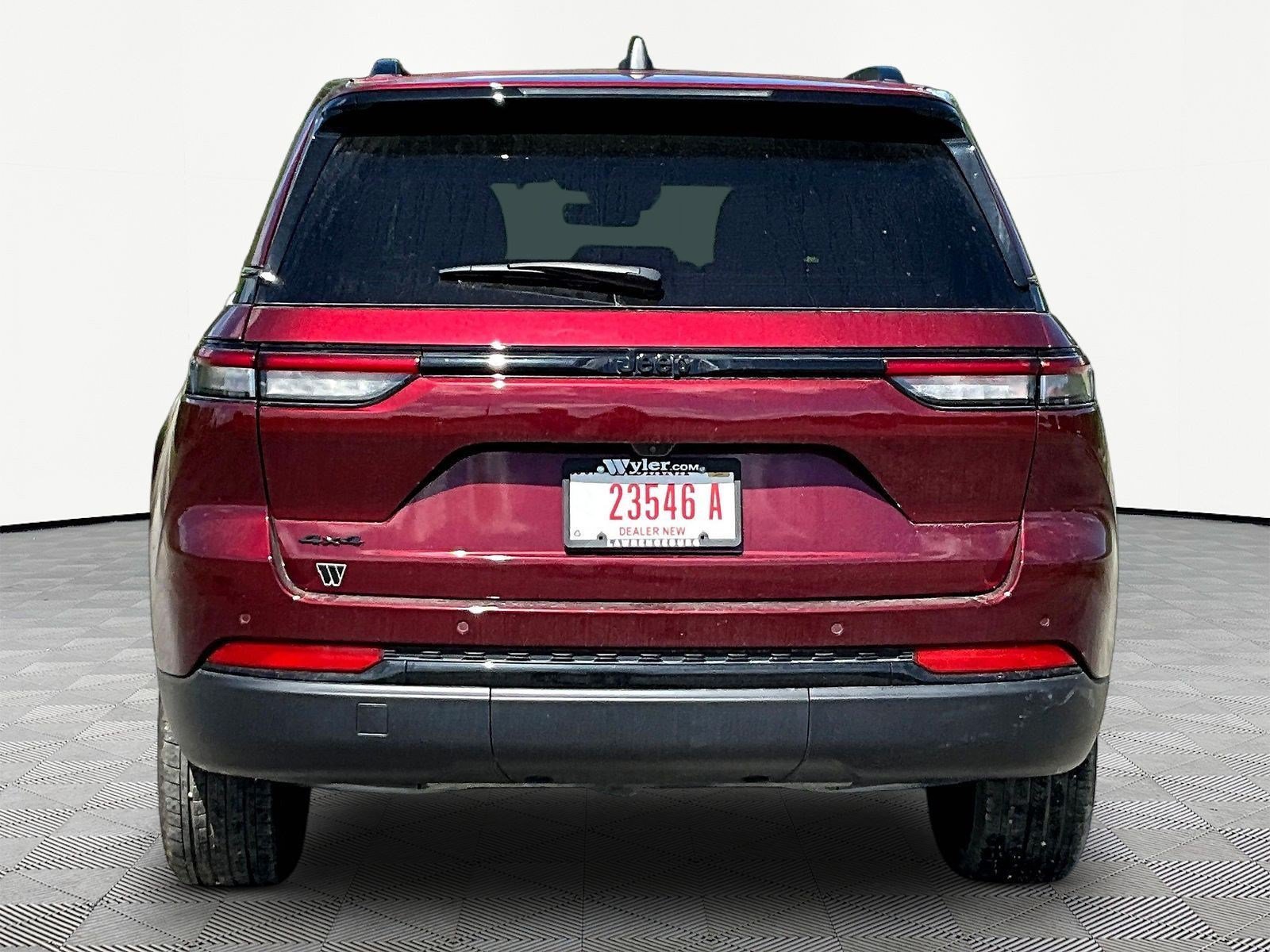 Used 2025 Jeep Grand Cherokee Altitude AWD/4WD image 12