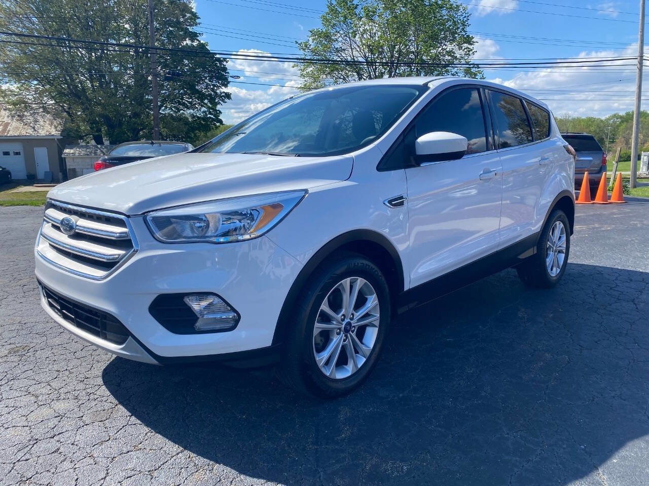 Used 2019 Ford Escape SE FWD image 2