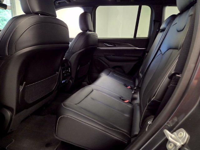 Used 2025 Jeep Grand Cherokee Limited RWD image 13