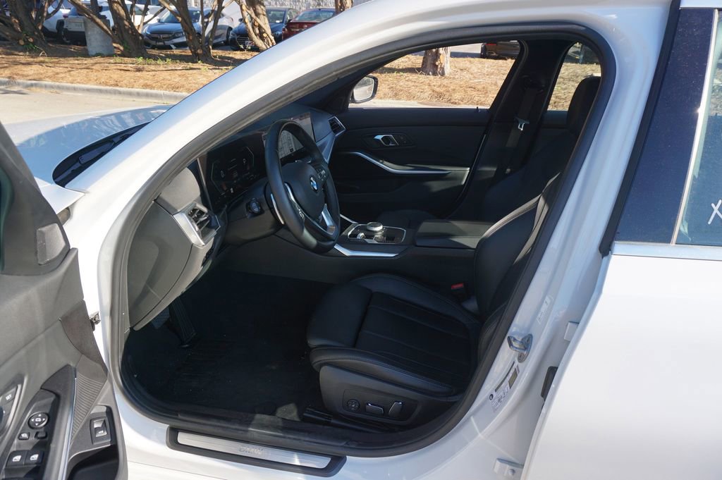 Used 2024 BMW 330i Sedan image 2
