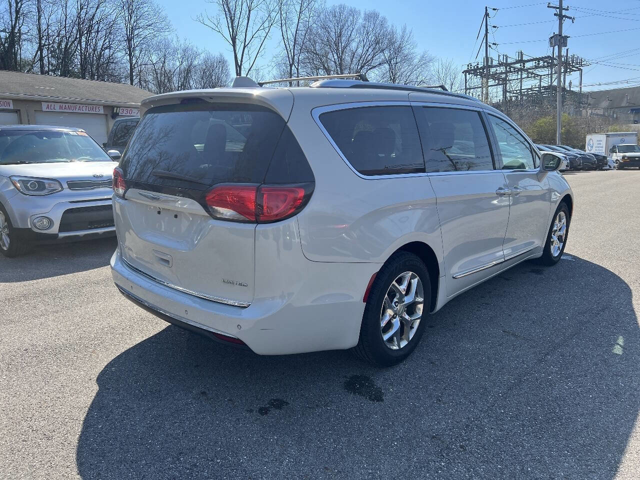 Used 2020 Chrysler Pacifica Limited FWD image 4