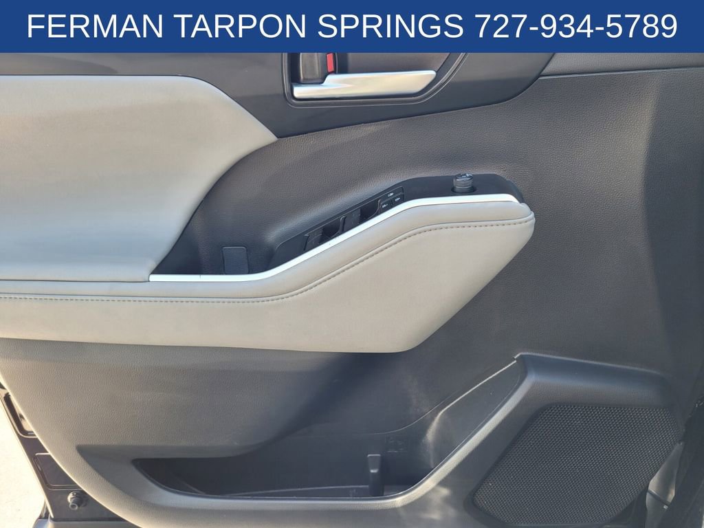 Used 2023 Toyota Highlander XLE image 25