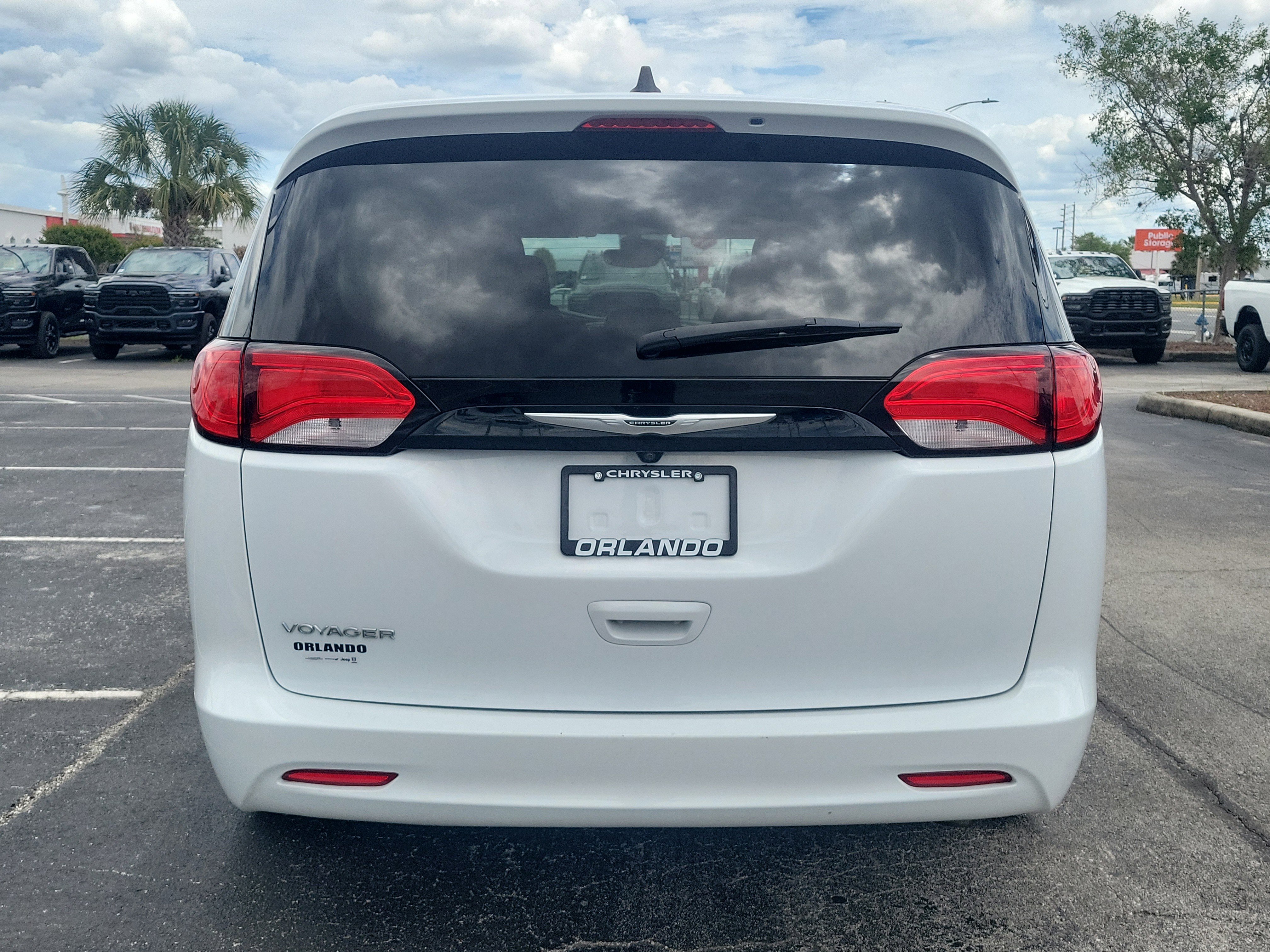 Used 2023 Chrysler Voyager LX FWD image 6