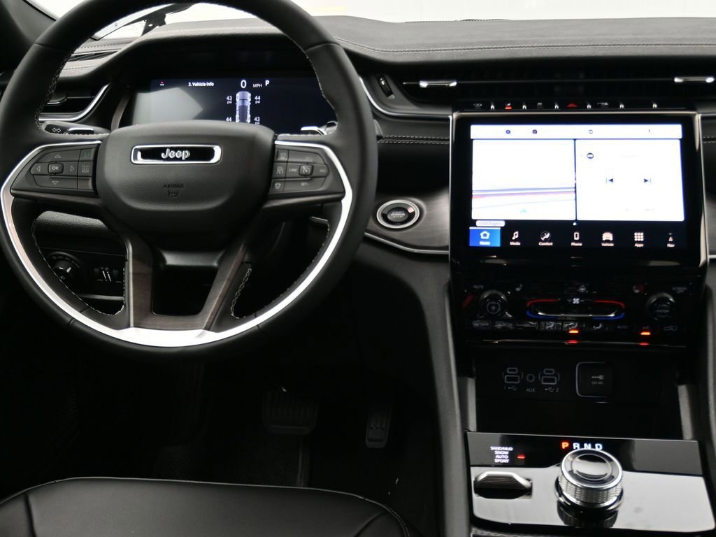 New 2025 Jeep Grand Cherokee Limited image 31