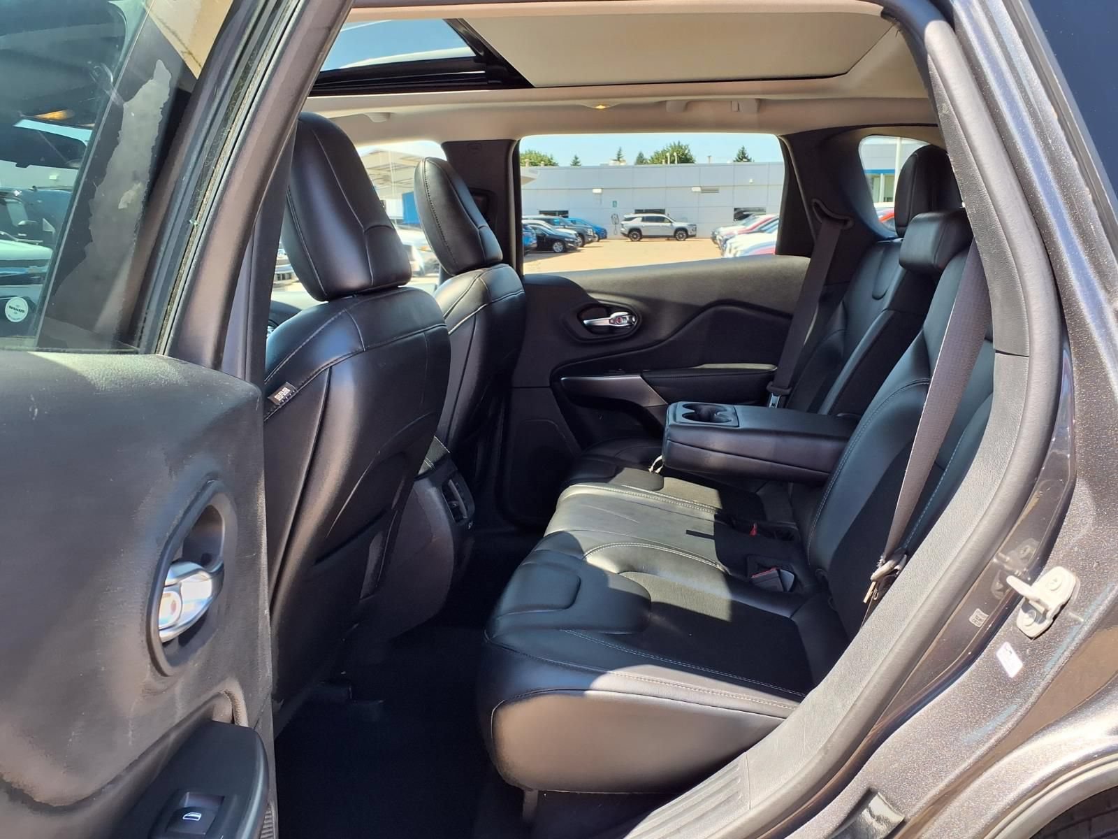 Used 2020 Jeep Cherokee Latitude Plus FWD image 11