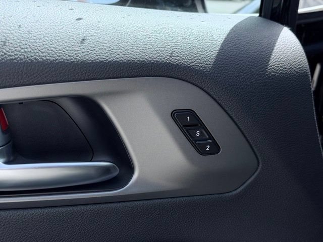 New 2027 Chrysler Pacifica Select FWD image 14