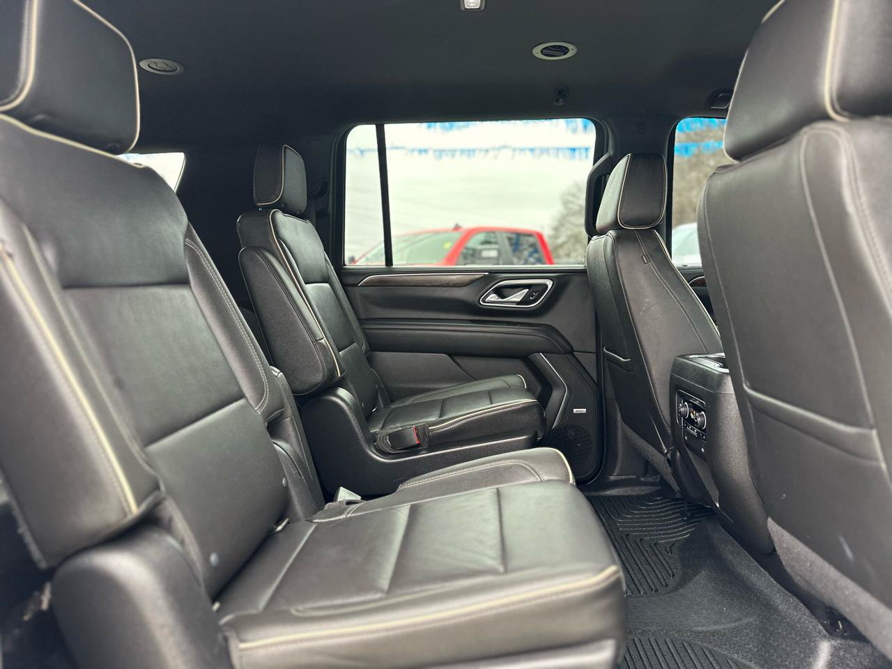Used 2022 Chevrolet Suburban Premier AWD/4WD image 16