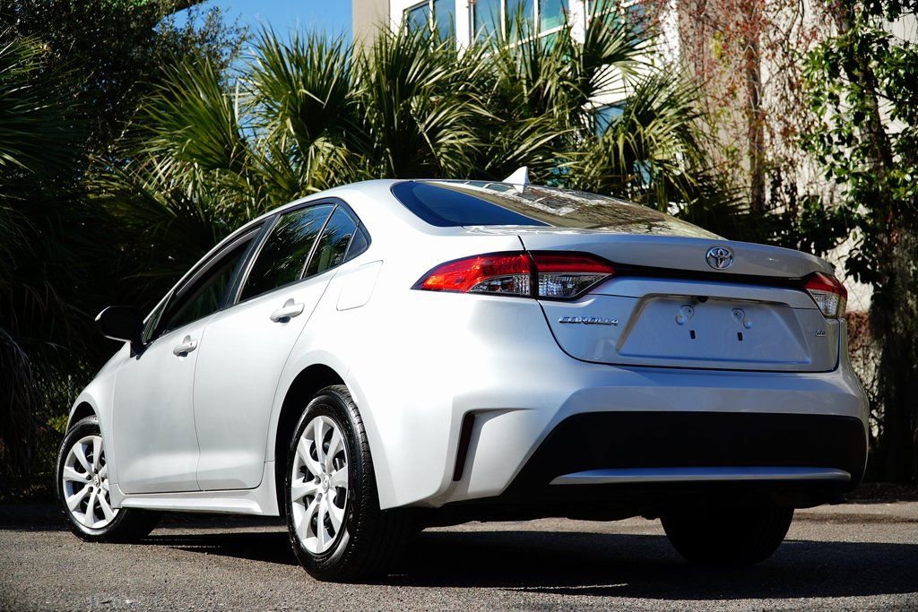 Used 2021 Toyota Corolla LE FWD image 4