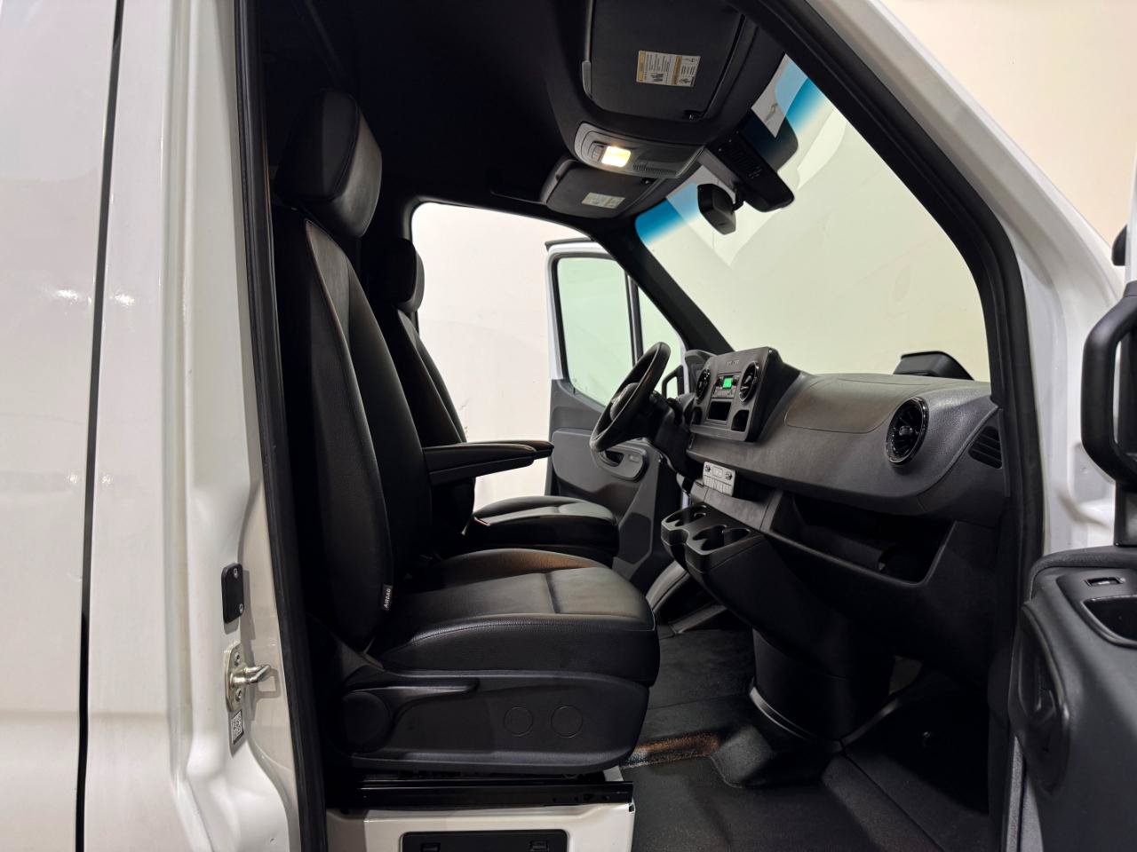 Used 2025 Mercedes-Benz Sprinter 2500 image 11