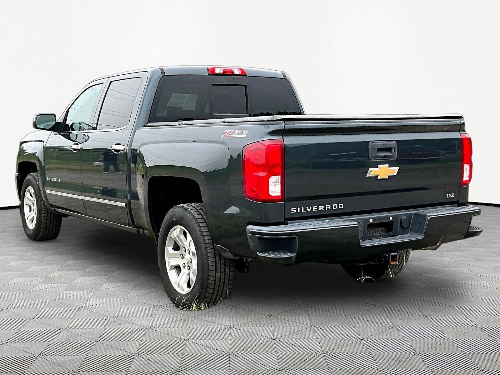 Used 2017 Chevrolet Silverado 1500 LTZ Z71 AWD/4WD image 4