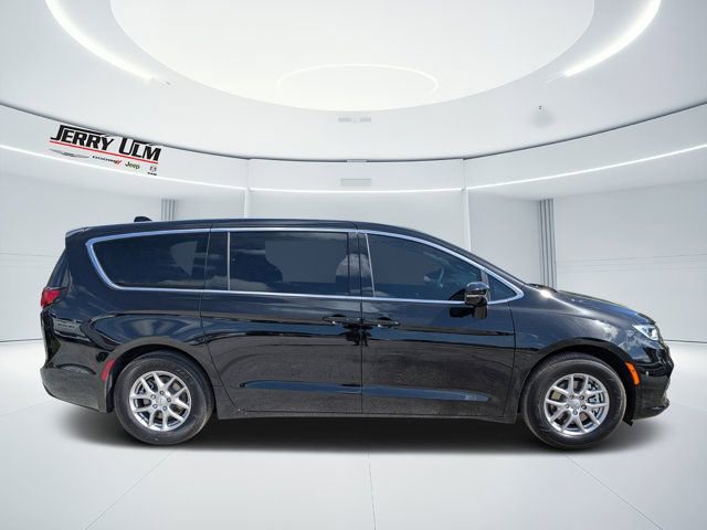 New 2026 Chrysler Pacifica Select FWD image 2