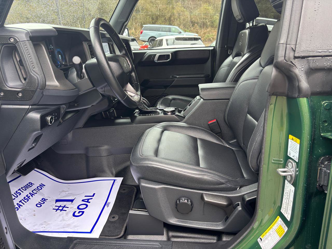 Used 2025 Ford Bronco Badlands image 9