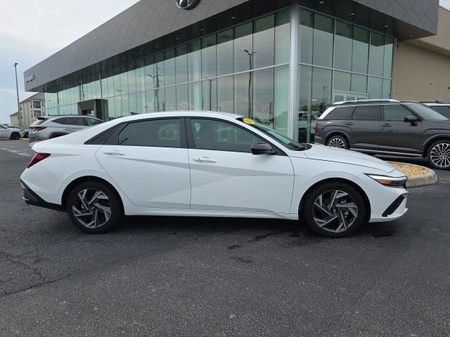 Certified 2025 Hyundai Elantra SEL FWD image 20