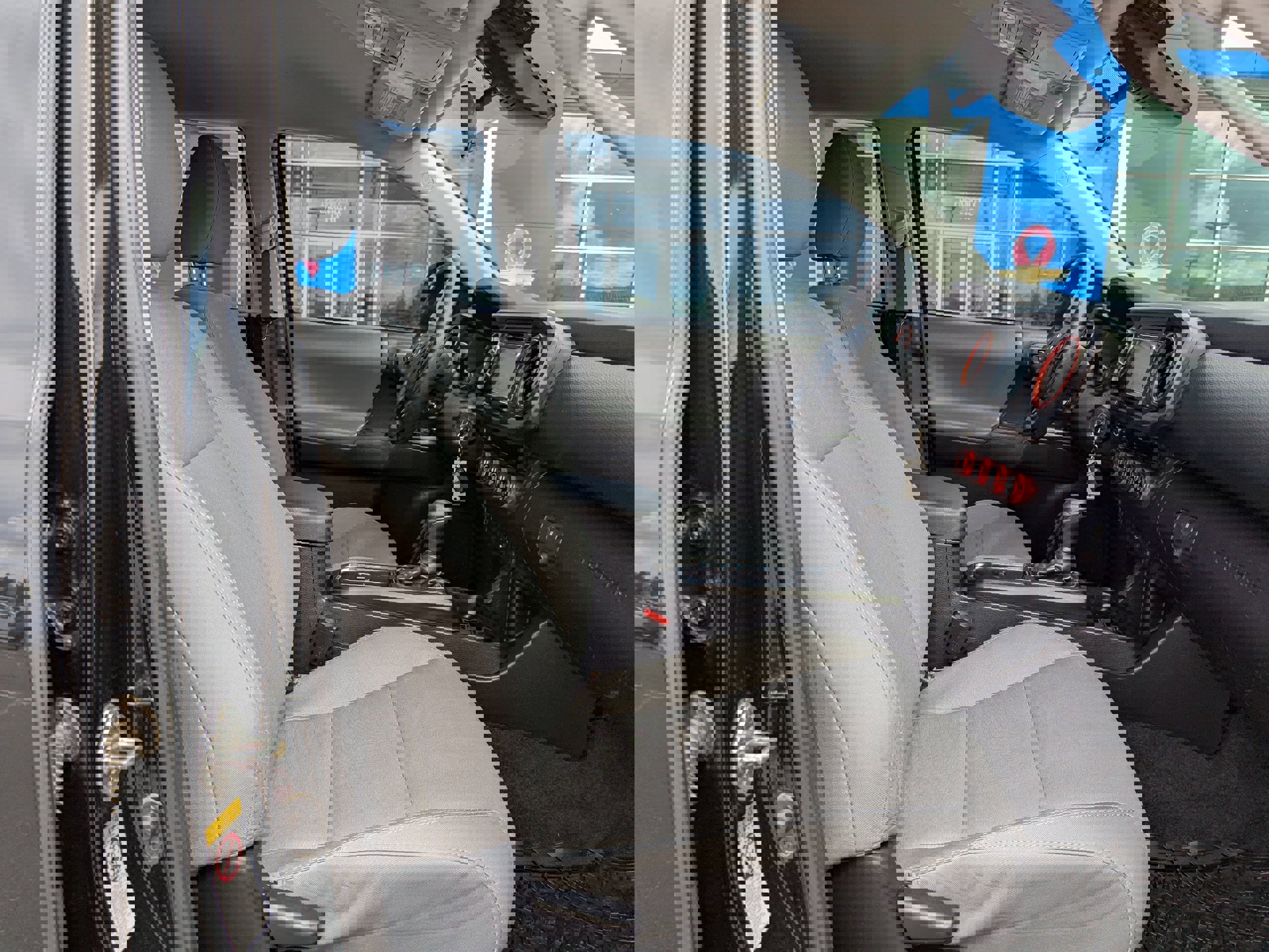 Used 2018 Toyota Tacoma SR image 37