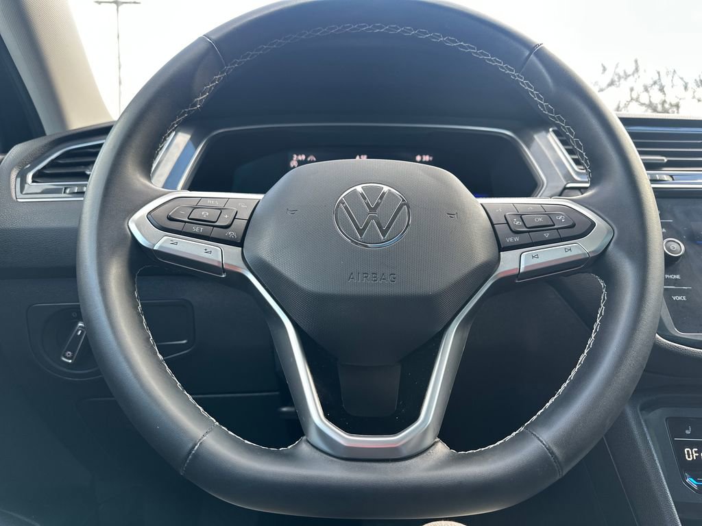 Used 2022 Volkswagen Tiguan SE w/ Panoramic Sunroof Package image 7