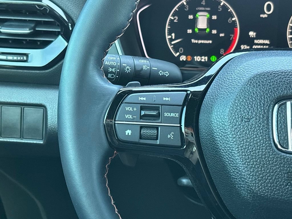 Used 2025 Honda Pilot Sport image 18
