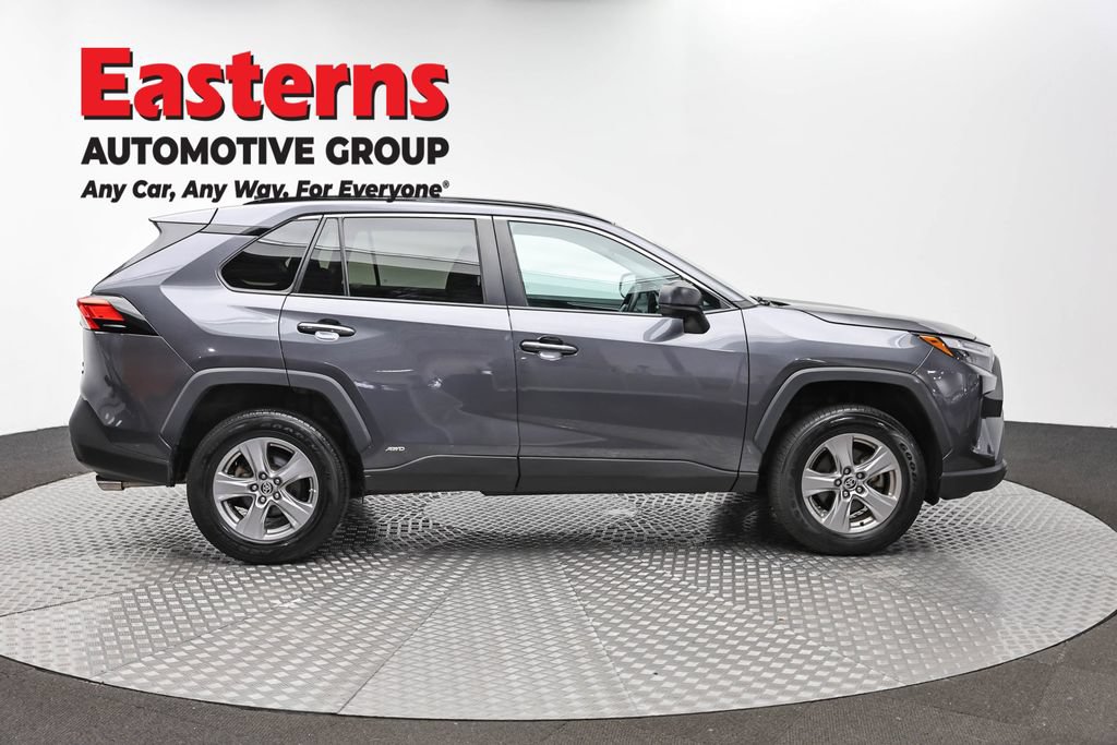 Used 2023 Toyota RAV4 LE AWD/4WD image 4