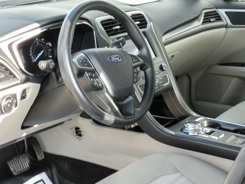 Used 2019 Ford Fusion SE FWD image 7