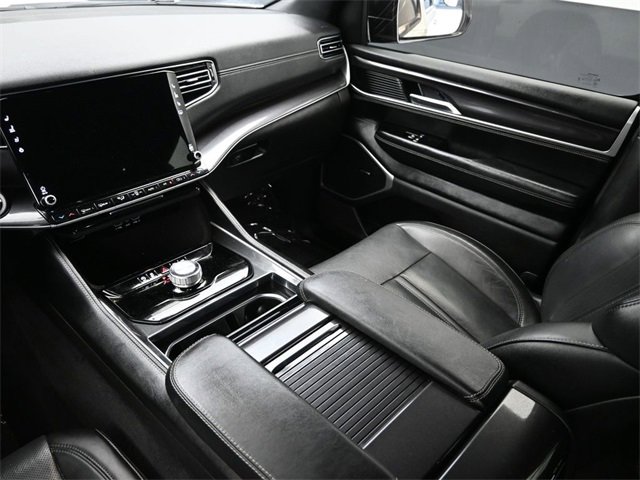 Used 2024 Jeep Wagoneer Base w/ Premium Group I image 13