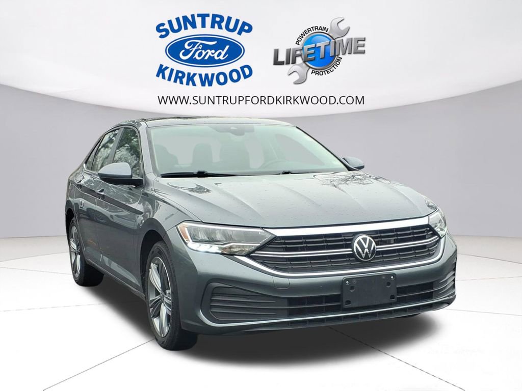 Used 2024 Volkswagen Jetta SE image 2